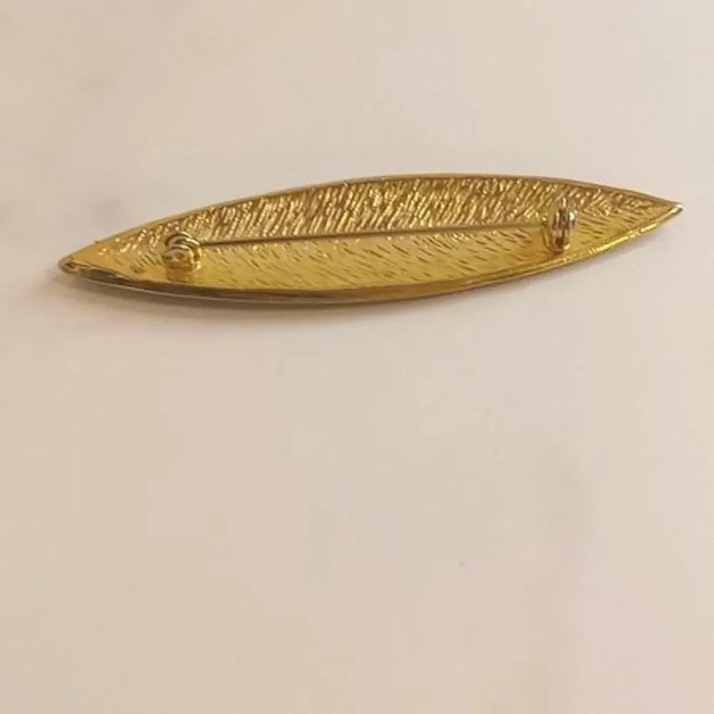 ‎Gold Embellished Broach